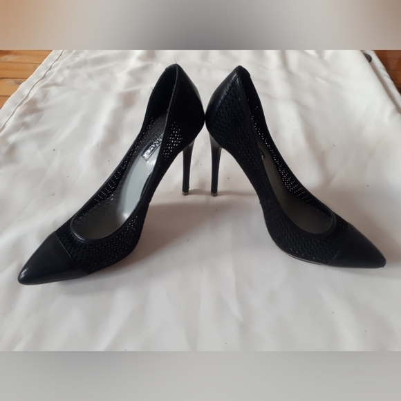 BCBGMAXARIA Women's High Heels Black Shoes Size 7 1/2 - Picture 2 of 7